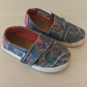 Aztec patternToms size 8